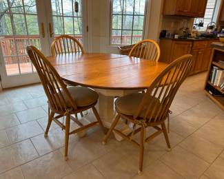 Dining Table w/ 1 Leave & 4 Chairs