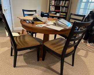 Round Dining Table w/ 4 Chairs