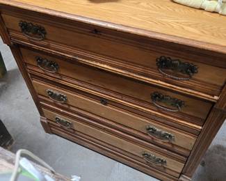 Artisan dresser