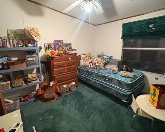 Kids Stuff, Bed & Broyhill Dresser