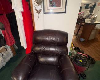 Leather Recliner & Pena Print