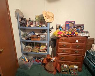 Broyhill Dresser & Vintage Wrestlers