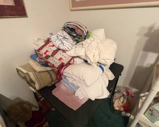 Bed Linens & Blankets