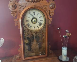 Antique mantle clock