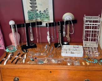 Costume jewlery
