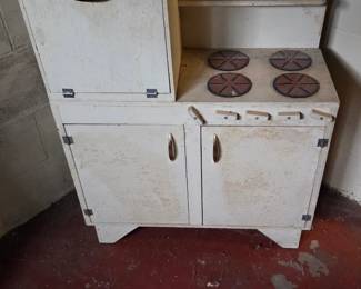 Old child's kitchenet