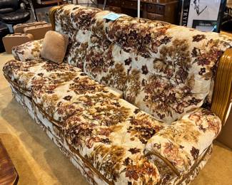 Oooh this couch! 