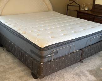 Like new Seally Posturpedic pillow top bed