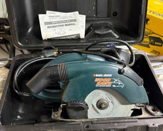 Black and Decker wood hawk circular saw
