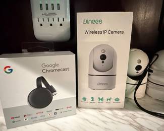 Google Chromecast and Winees 1080P Wireless IP Camera Bundle