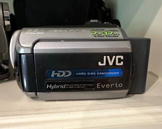 JVC Everio GZ-MG130U Hybrid Hard Disk Camcorder