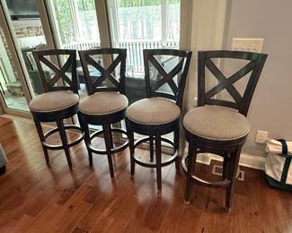 Ashley Furniture Porter Rustic Brown Upholstered Swivel Bar Stool (Set of 4)