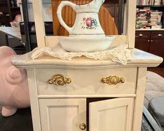 American Girl Samantha's Washstand with Pitcher and Bowl