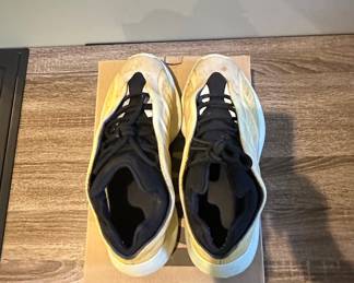 Adidas Yeezy 700 V3 "Mono Safflower" Sneakers