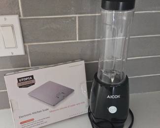 Lot #97 -  AICOK Personal Blender and UTOPIA Kitchen Electronic Scale Digital Volume Measurement