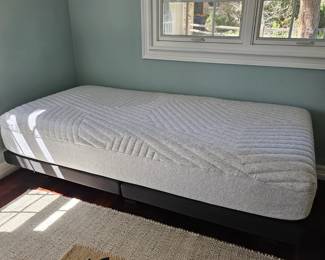 Lot #45 -  Casper Wave Hybrid Twin Mattress with Wireless Power Adjustable Base – Premium Comfort & Support 