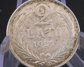 Lot 86. Latvian 2 Lati coin made with .835 silver weighing 09.92 grams