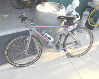 Lot 435. 17" Schwinn bike