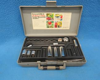 Lot 361. Toolbox with contents