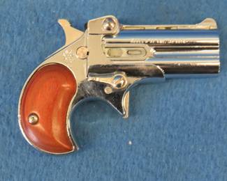 Lot 340. Davis Industries Model D-32 .32 auto derringer. S/N 190673.