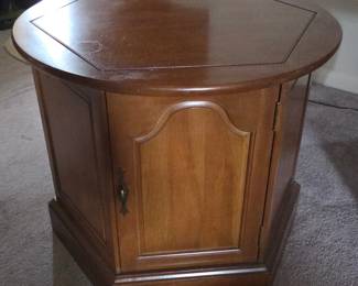 Lot #B56 - Vintage Hexagonal End Table with Storage – Wood Cabinet Accent Table