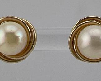 14kt cultured pearl studs