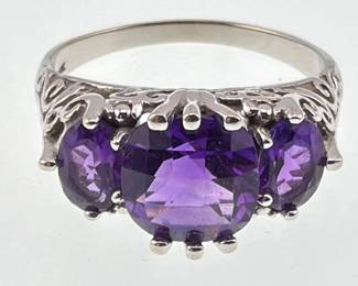 14kt amethyst three stone dinner ring