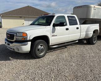 2005 GMC Sierra Pickup Truck