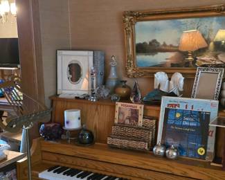 If you go straight ahead when you enter the house, you will arrive at the dining room.