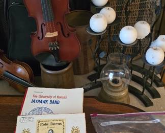 Civil War era slate pencils are in the cigar box.