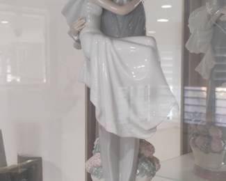 Lladro "Over The Threshold" Porcelain Figurine