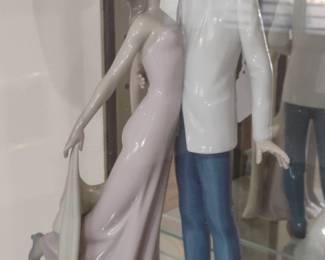 Lladro "A Kiss to Remember" Porcelain Figurine