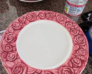 Franco Giorgi by Quadrifoglio Rose Embossed Dinner Plate