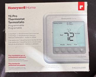 Honeywell Home T6 Pro Programmable Thermostat (TH6220U2000)