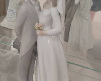 Lladro "A Kiss to Remember" Porcelain Figurine