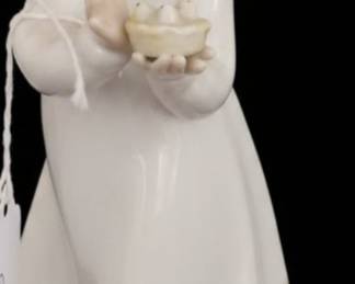 Lladro Porcelain Figurine - Shepherdess with Basket