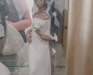 Lladro "A Kiss to Remember" Porcelain Figurine