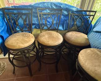 6 Bar Stools in Total