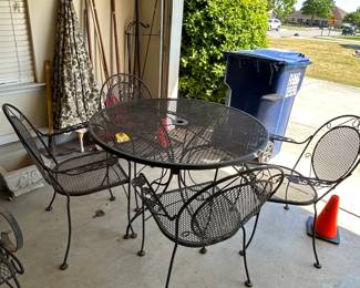 #135	Wrought Iron Round Table w/4 Chairs - 42round x 29	 $100.00 