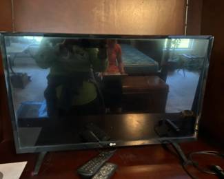 #88	LG Flatscreen 27" TV w/remote 	 $20.00 