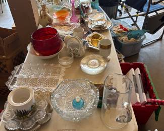 Glass dishes and bowls 