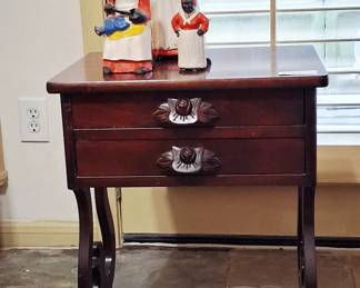 Darling Vintage Table