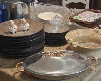 Oneida Gold Damask Casserole