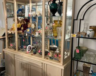 China cabinet and matching hutch