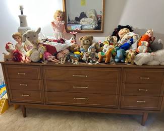 Mid-century modern dresser, part of a four piece bedroom set