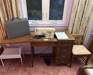 Huskquana sewing machine with table, chair and original box Amazing condition!