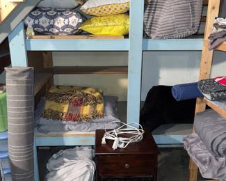 Decorative pillows/linens