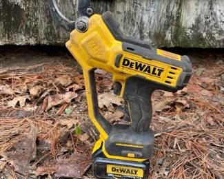 Dewalt Powered Trimmer Works