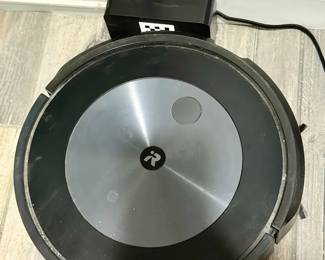 iRobot Robot Vacuum & Charging Dock