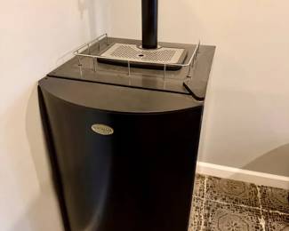 Nostalgia Electrics KRS2100 Black Kegorator